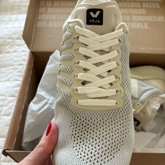 NWT Veja Marlin V-Knit Running Shoes in Chalk and Pierre Size 9 - Picture 5 of 7